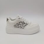 {+ПОДАРЪК} Класически дамски сникърси с олекотено ходило ( в бял цвят)